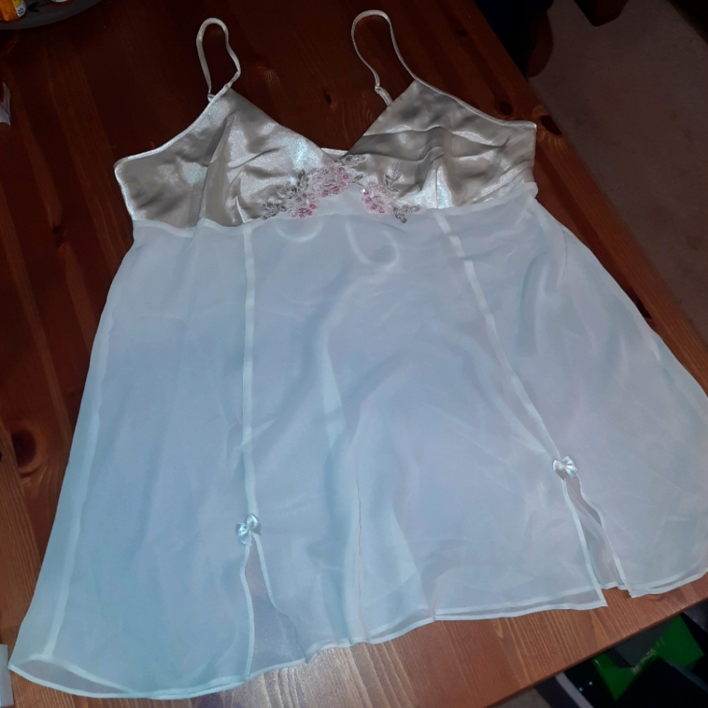 Secret Treasures Ivory and White Satin & Chiffon Chemise